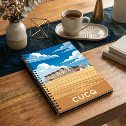 Carnet souvenir de la ville de Cucq avec une illustration stylisée de sa plage.