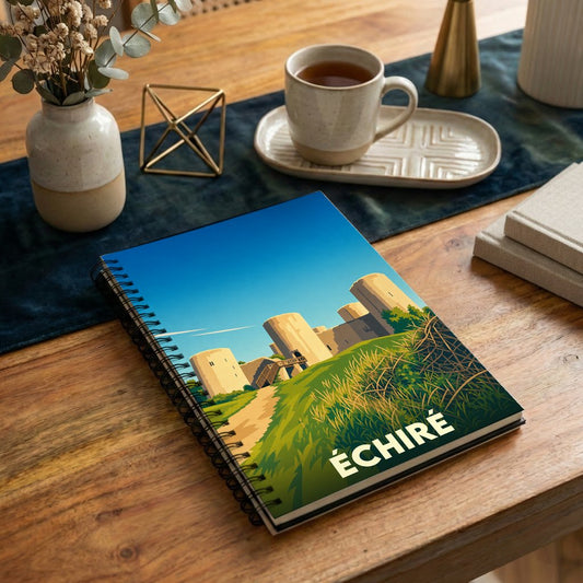 Carnet de notes à spirales souvenir de la ville d'Échiré avec une illustration stylisée de son château.