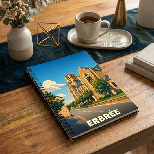 Carnet souvenir de la ville d'Erbrée illustré d'un dessin stylisé de son église.
