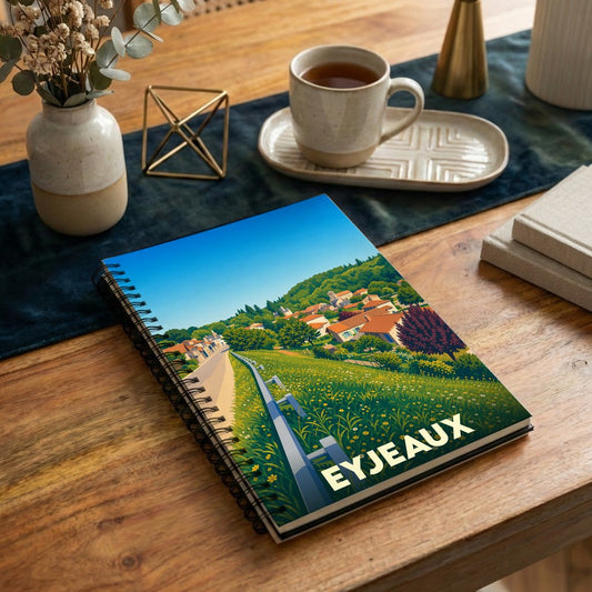 Carnet de notes souvenir de la ville d'Eyjeaux illustré d'un paysage de campagne coloré et stylisé.