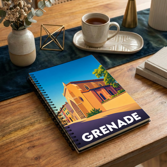 Carnet à spirales souvenir de la ville de Grenade avec une illustration stylisée et colorée.