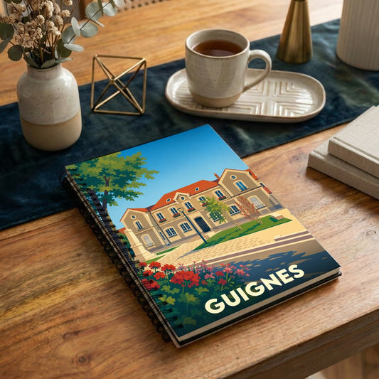 Carnet à spirales souvenir de la ville de Guignes avec une illustration stylisée.