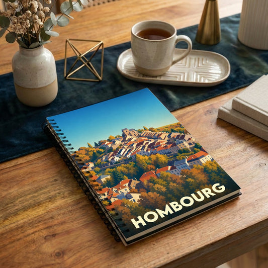 Carnet souvenir de la ville de Hombourg avec une illustration stylisée d'un paysage urbain automnal.