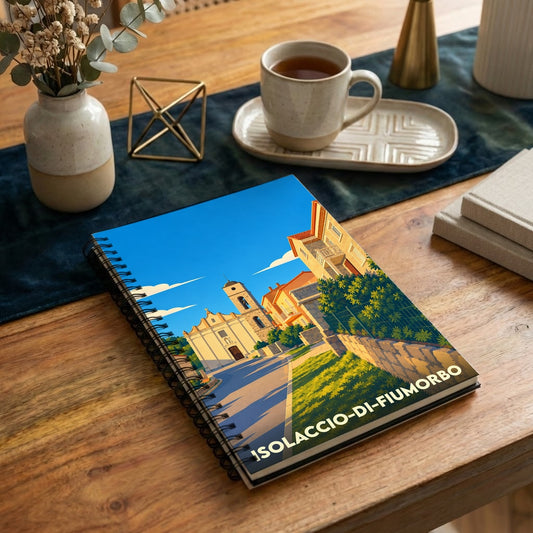 Carnet de notes souvenir de la ville d'Isolaccio-di-Fiumorbo avec une illustration de paysage urbain coloré.
