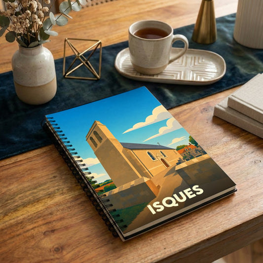 Carnet souvenir de la ville d'Isques avec une illustration stylisée de son église sous un ciel bleu.