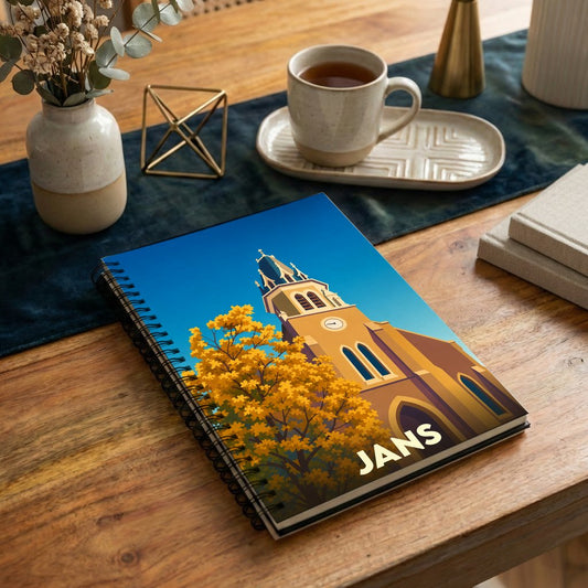 Carnet à spirales souvenir de la ville de Jans avec une illustration stylisée de son église en automne.
