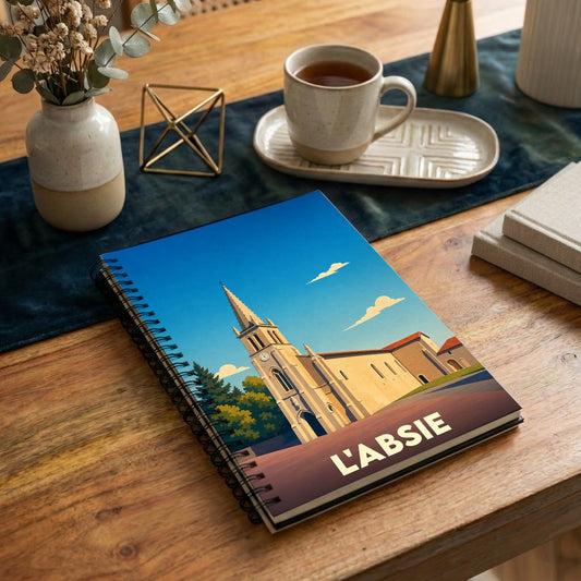 Carnet à spirales souvenir de la ville de L'Absie avec une illustration stylisée de son église.