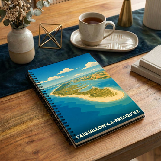 Carnet à spirales souvenir de L'Aiguillon-la-Presqu'île orné d'une illustration stylisée de sa côte.