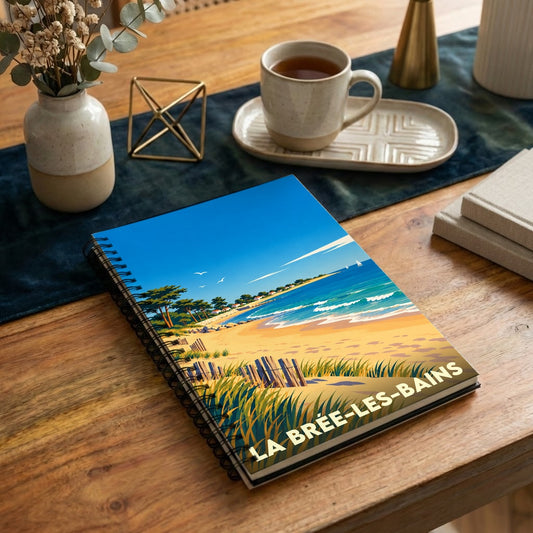 Carnet à spirales souvenir de La Brée-les-Bains avec une illustration de plage stylisée.