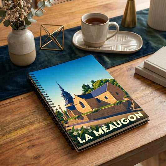 Carnet à spirales souvenir de la ville de La Méaugon avec une illustration stylisée de son église.