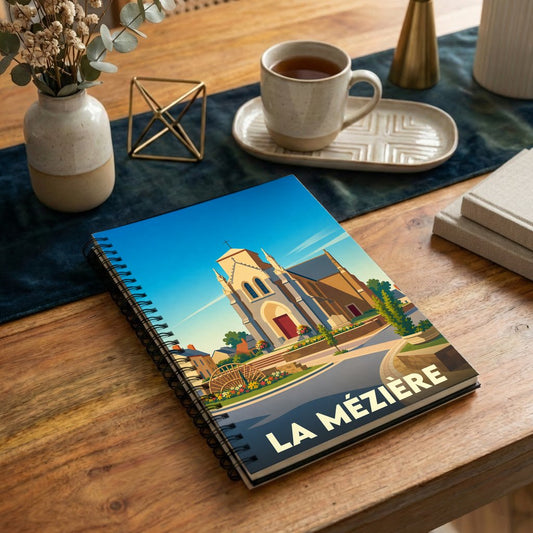 Carnet à spirales souvenir de la ville de La Mézière avec une illustration stylisée de son église.