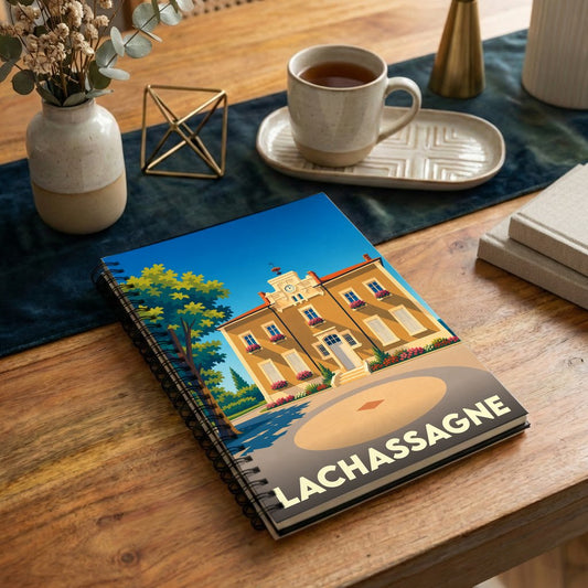 Carnet souvenir de la ville de Lachassagne avec une illustration stylisée de son patrimoine architectural.