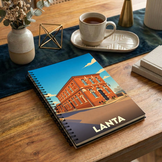 Carnet à spirales souvenir de la ville de Lanta avec une illustration stylisée d'un bâtiment historique.