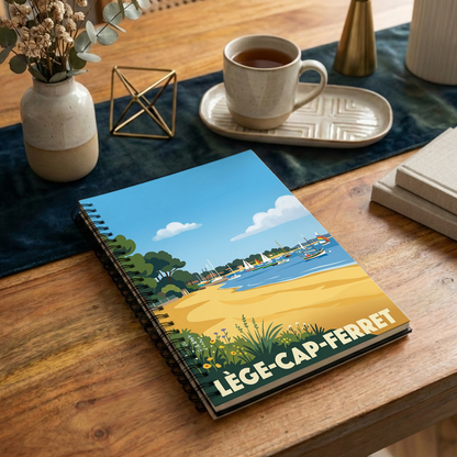 Carnet souvenir de la ville de Lège-Cap-Ferret avec une illustration de bord de mer stylisée.