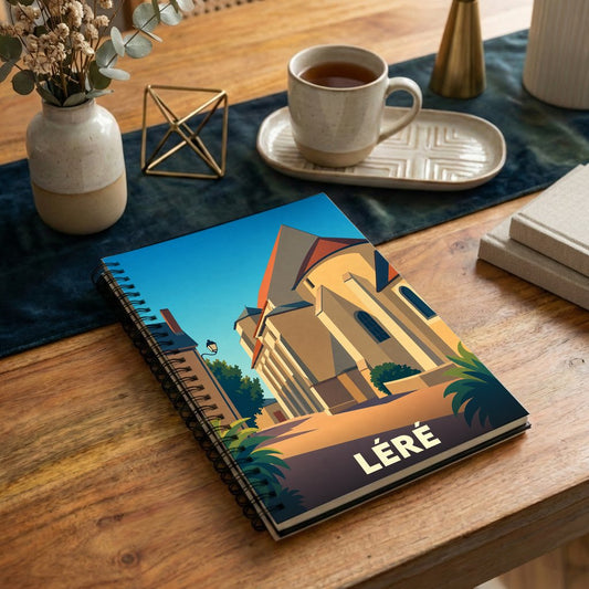 Carnet à spirales souvenir de la ville de Léré avec une illustration stylisée.