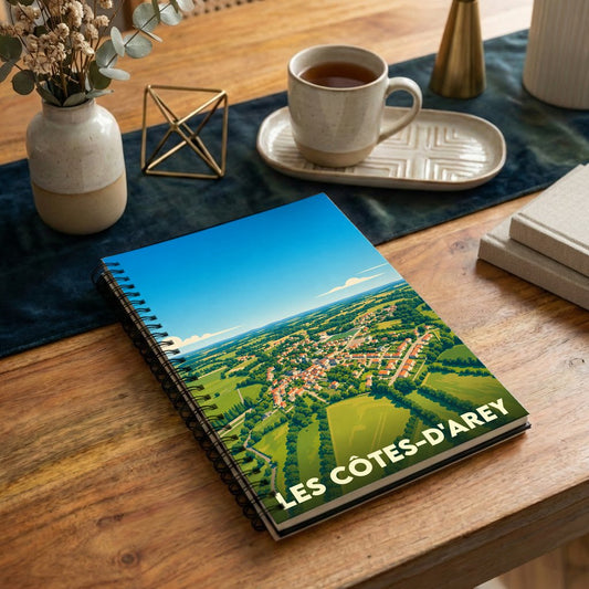 Carnet de notes souvenir de la ville de Les Côtes-d'Arey avec une illustration de vue aérienne stylisée.