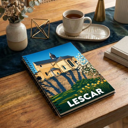 Carnet souvenir de la ville de Lescar avec une illustration stylisée de sa cathédrale.
