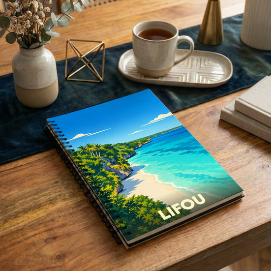 Carnet à spirales souvenir de Lifou avec une illustration stylisée d'une plage tropicale.