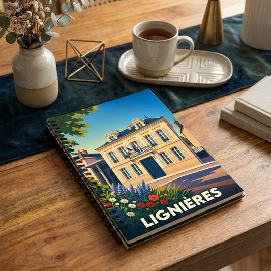 Carnet de notes souvenir de la ville de Lignières illustré d'une scène urbaine colorée et stylisée.