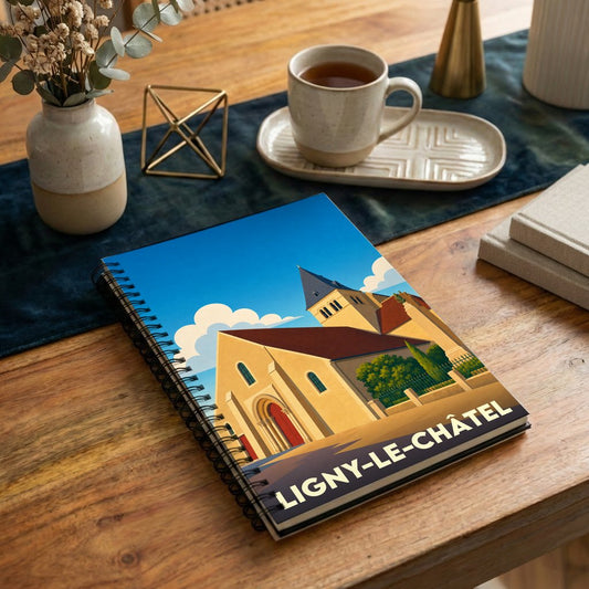 Carnet à spirales souvenir de la ville de Ligny-le-Châtel avec une illustration stylisée de son église.