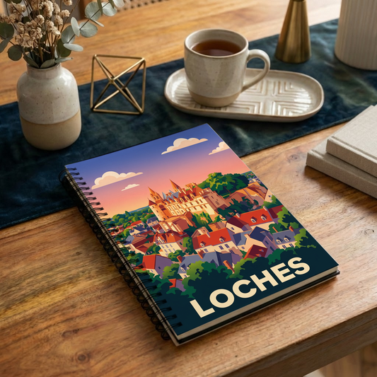 Carnet souvenir de la ville de Loches avec une illustration stylisée.