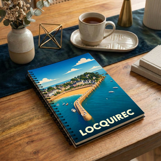 Carnet souvenir à spirale de la ville de Locquirec avec une illustration stylisée de son port.