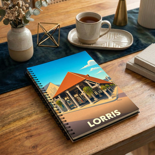 Carnet à spirale souvenir de la ville de Lorris avec une illustration stylisée de ses halles historiques.