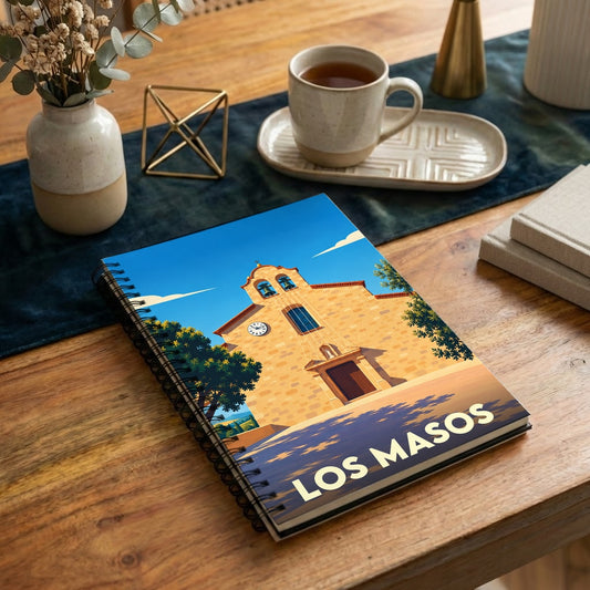 Carnet de notes souvenir de la ville de Los Masos avec une illustration stylisée d'une église sous un ciel bleu.