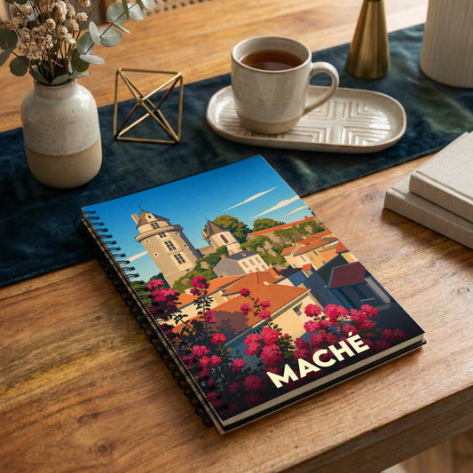 Carnet souvenir de la ville de Maché avec une illustration stylisée.