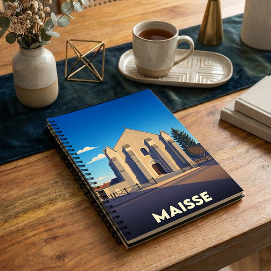 Carnet à spirales souvenir de la ville de Maisse avec une illustration stylisée de son église.