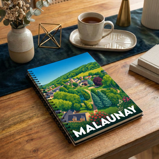 Carnet à spirales souvenir de la ville de Malaunay avec une illustration paysagère stylisée.