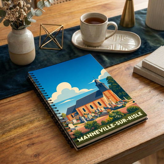 Carnet à spirales souvenir de la ville de Manneville-sur-Risle avec une illustration stylisée de son église.
