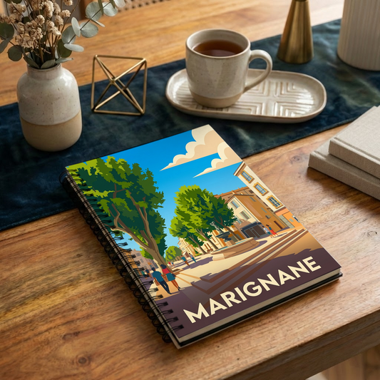 Carnet souvenir de la ville de Marignane avec une illustration stylisée.