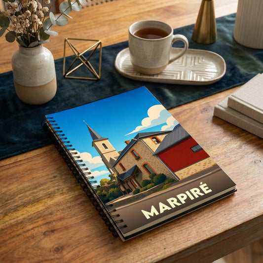 Carnet souvenir de la ville de Marpiré avec une illustration stylisée.
