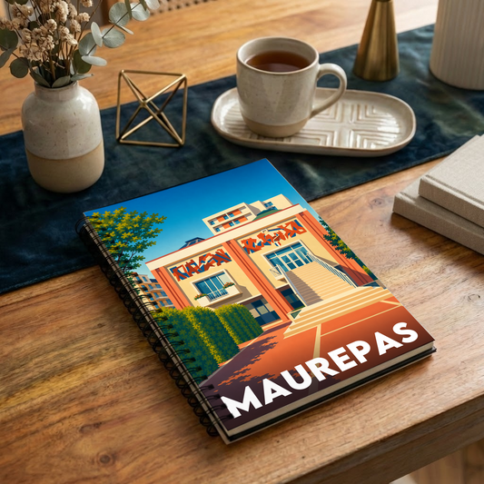 Carnet souvenir de la ville de Maurepas avec une illustration stylisée d'un bâtiment.