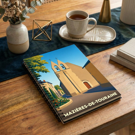 Carnet à spirales souvenir de Mazières-de-Touraine avec une illustration stylisée de son église.