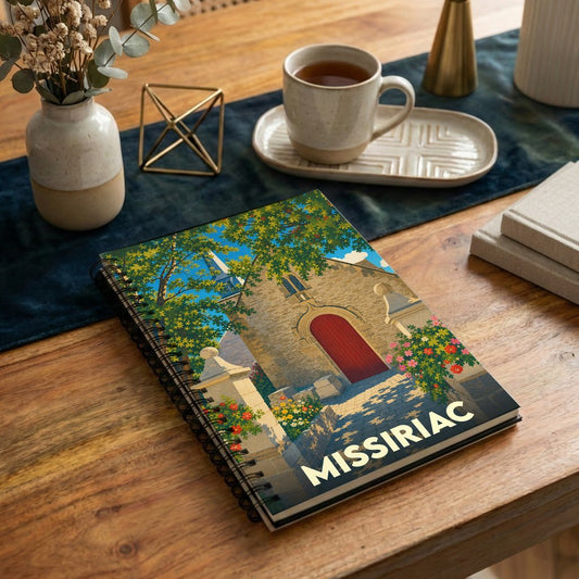 Carnet à spirales souvenir de la ville de Missiriac avec une illustration stylisée de son église.