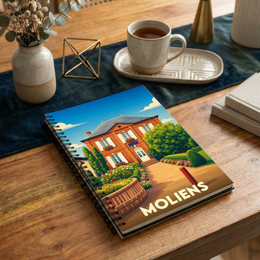 Carnet à spirale souvenir de la ville de Moliens avec une illustration stylisée de sa mairie.