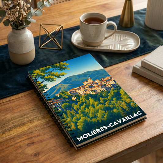 Carnet souvenir de la ville de Molières-Cavaillac avec une illustration stylisée du village.