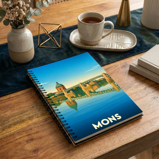 Carnet souvenir de la ville de Mons avec une illustration stylisée de son architecture.