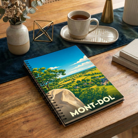Carnet à spirales souvenir du Mont-Dol orné d'une illustration stylisée de son paysage panoramique.