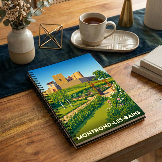 Carnet à spirales souvenir de Montrond-les-Bains illustré d'un paysage stylisé du château et de ses jardins.