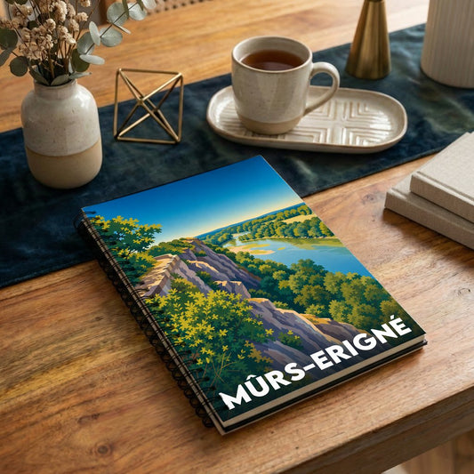 Carnet souvenir de la ville de Mûrs-Erigné avec une illustration stylisée d'un paysage naturel.