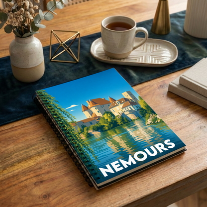 Carnet souvenir de la ville de Nemours avec une illustration stylisée.