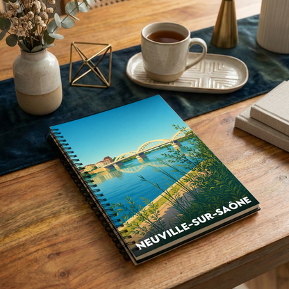 Carnet à spirales souvenir de la ville de Neuville-sur-Saône avec une illustration stylisée des bords de Saône.