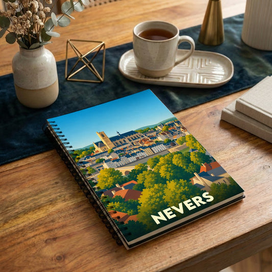 Carnet souvenir de la ville de Nevers avec une illustration stylisée et colorée.