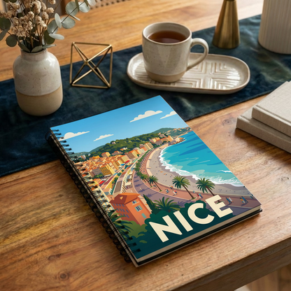 Carnet souvenir de la ville de Nice avec une illustration stylisée.