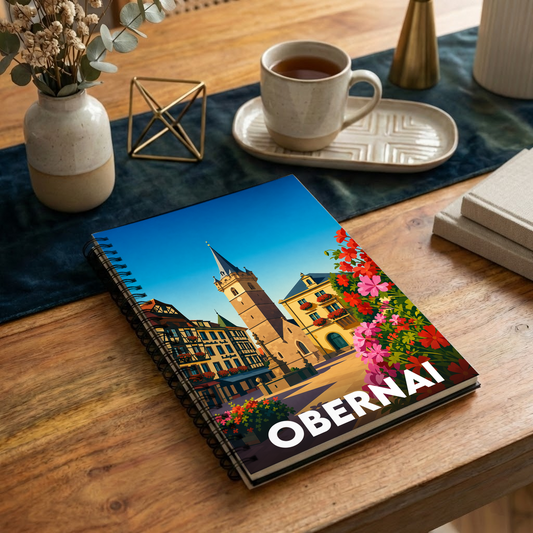 Carnet souvenir de la ville d'Obernai avec une illustration stylisée et colorée.