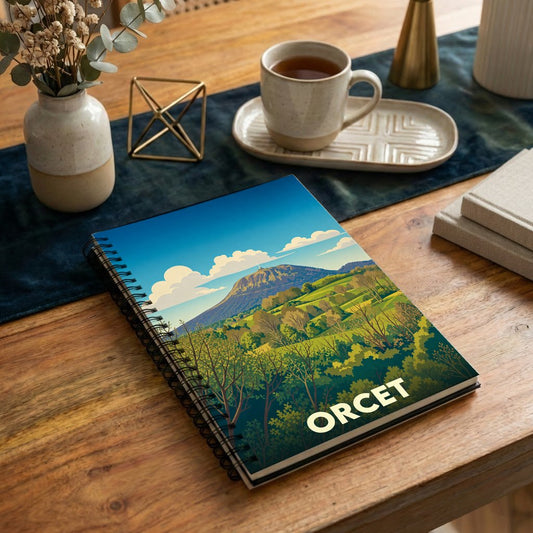 Carnet de notes souvenir de la ville d'Orcet avec une illustration paysagère stylisée.