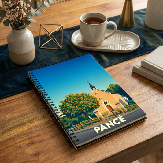 Carnet souvenir de la ville de Pancé avec une illustration stylisée de son église.